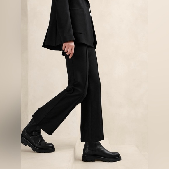 NWT! Banana Republic Black Crop Flare Everywhere Ponte Pant - Multiple🤎 - Picture 4 of 12